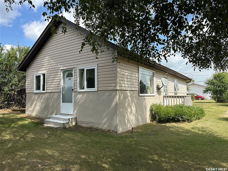 1st image of 302 Morken STREET