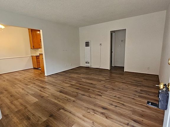 4th image of 217 S Jackson St #221-03
