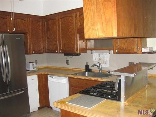 5th image of 2412 N Amelia Ave