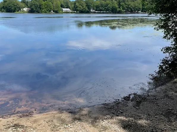 55 Lakeside Ave, Dartmouth, MA 02747