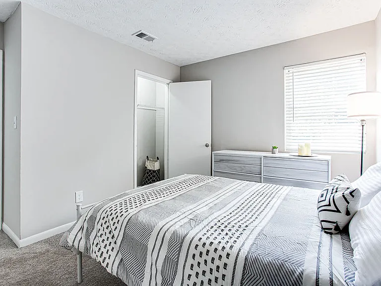 The Cobb Apartments-Townhomes — Photo 14