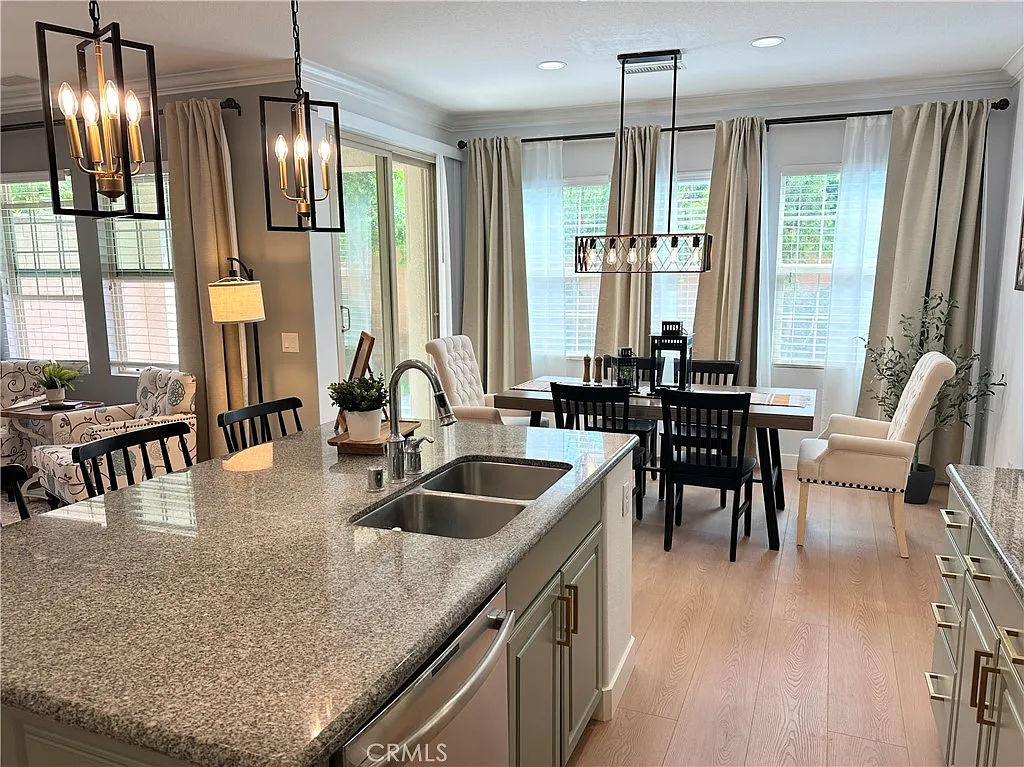 4 bed, 1935 sqft, $7,000 — Photo 4