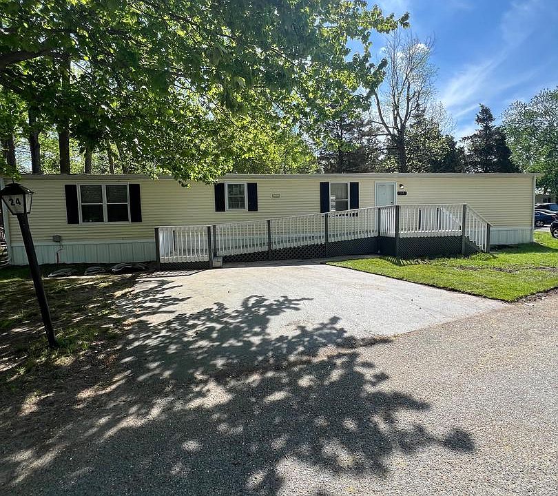 1st image of 24 Spruce Ct #24