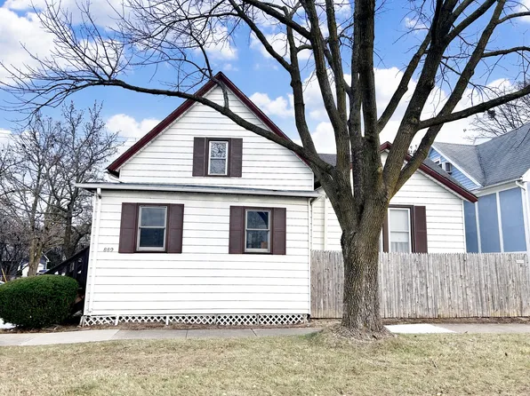 889 N McKinley Rd, Lake Forest, IL 60045