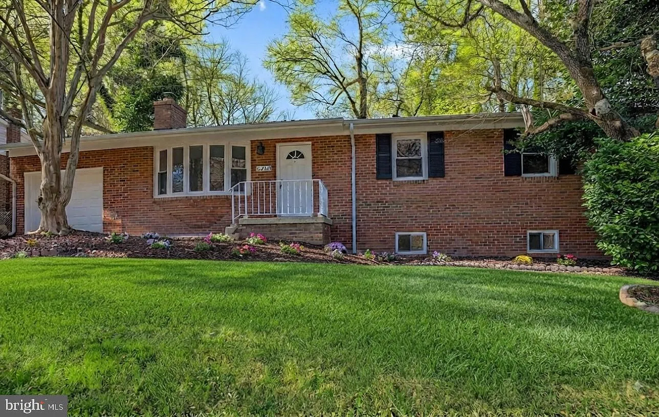 4 bed, 3.0 bath, 2392 sqft, $3,100 — Photo 3