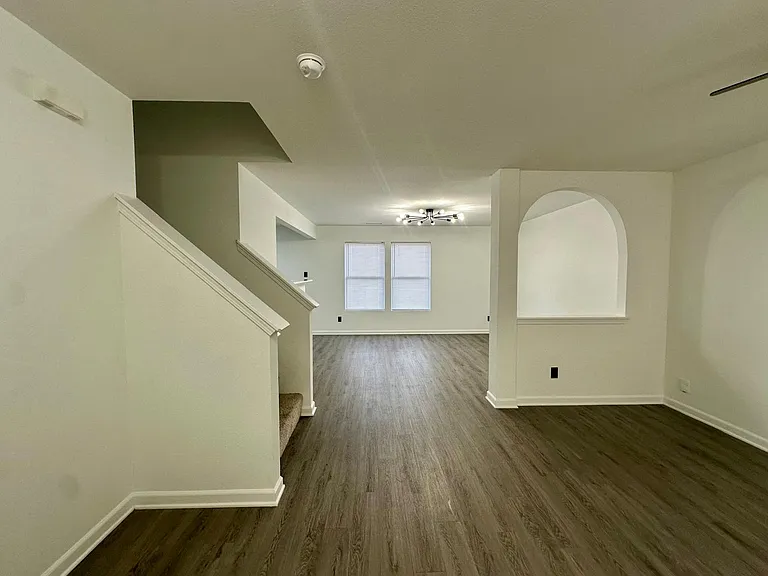 340 Zander Woods Ct — Photo 2
