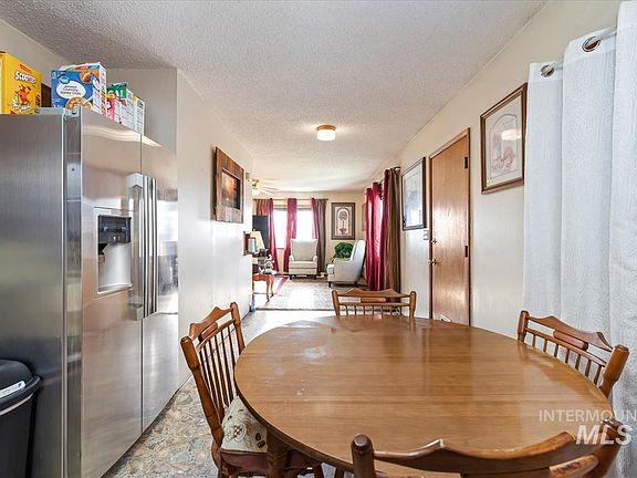 5th image of 404 S Whitley Dr