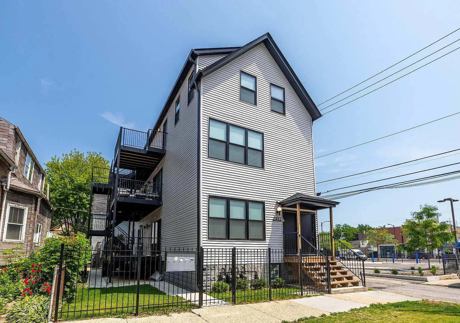 2412 W. Belden Avenue — Photo 4