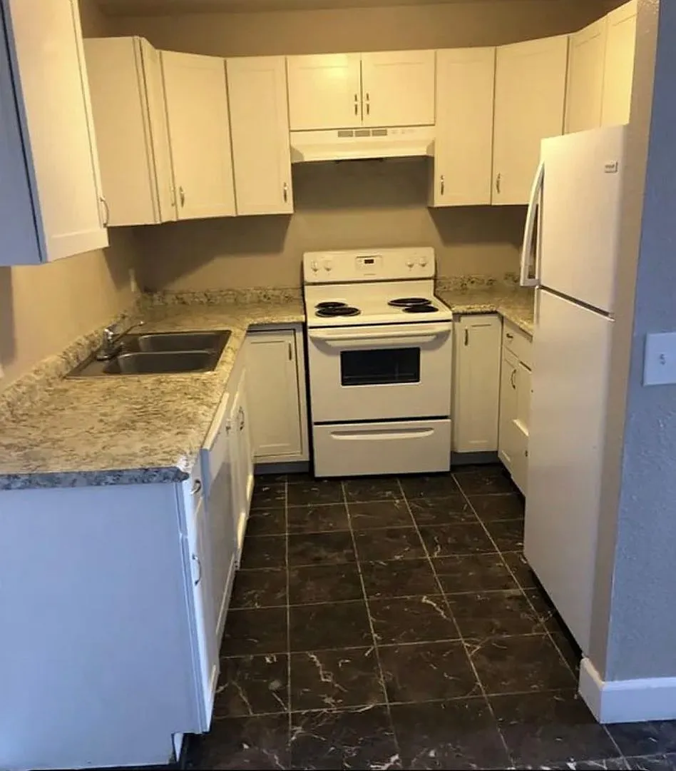 2100 Highview Ct Apt. 4 — Photo 3
