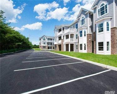 133 Clubhouse Cir, Melville, NY, 11747