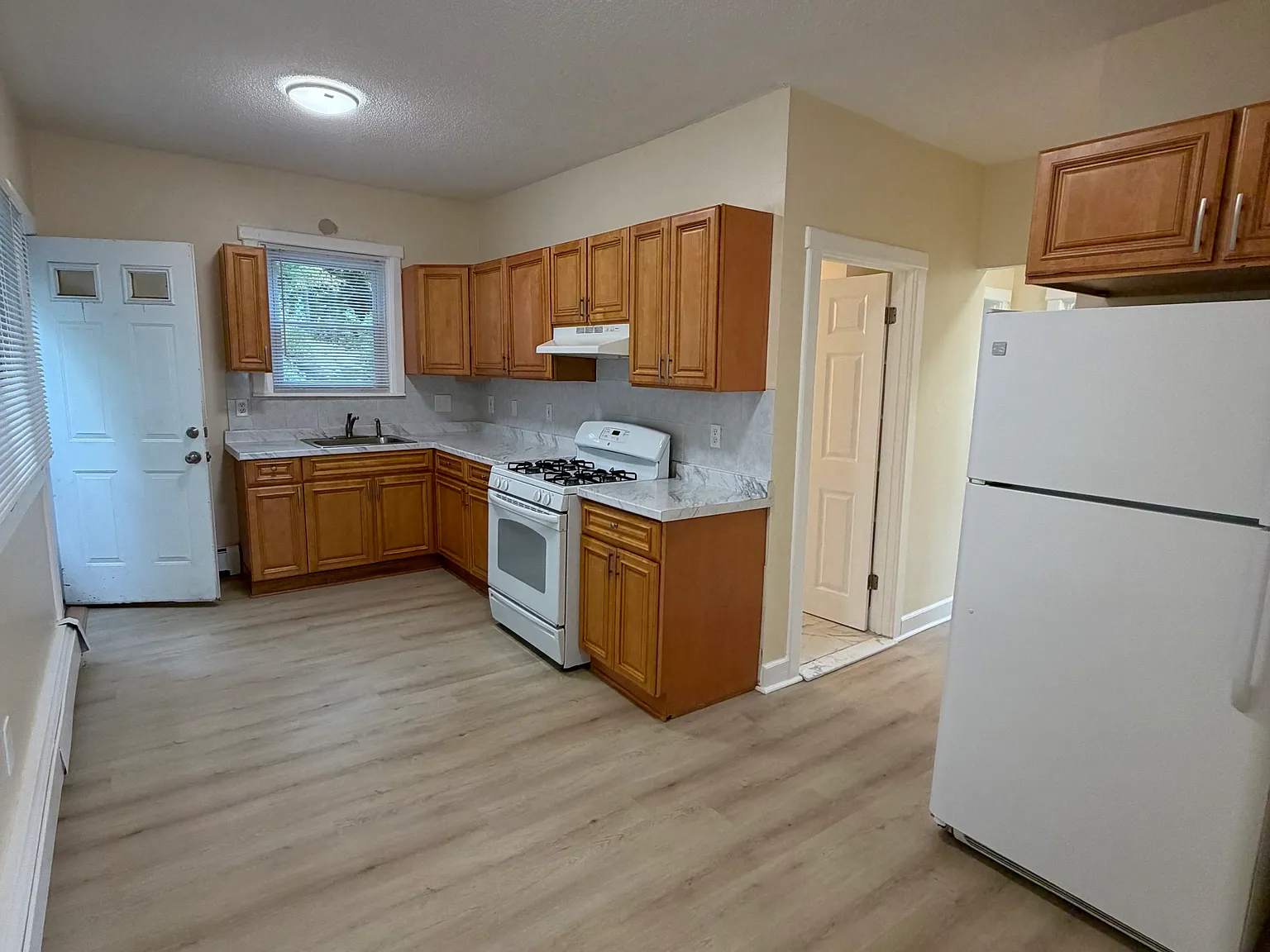 3 bed, $3,400 — Photo 2