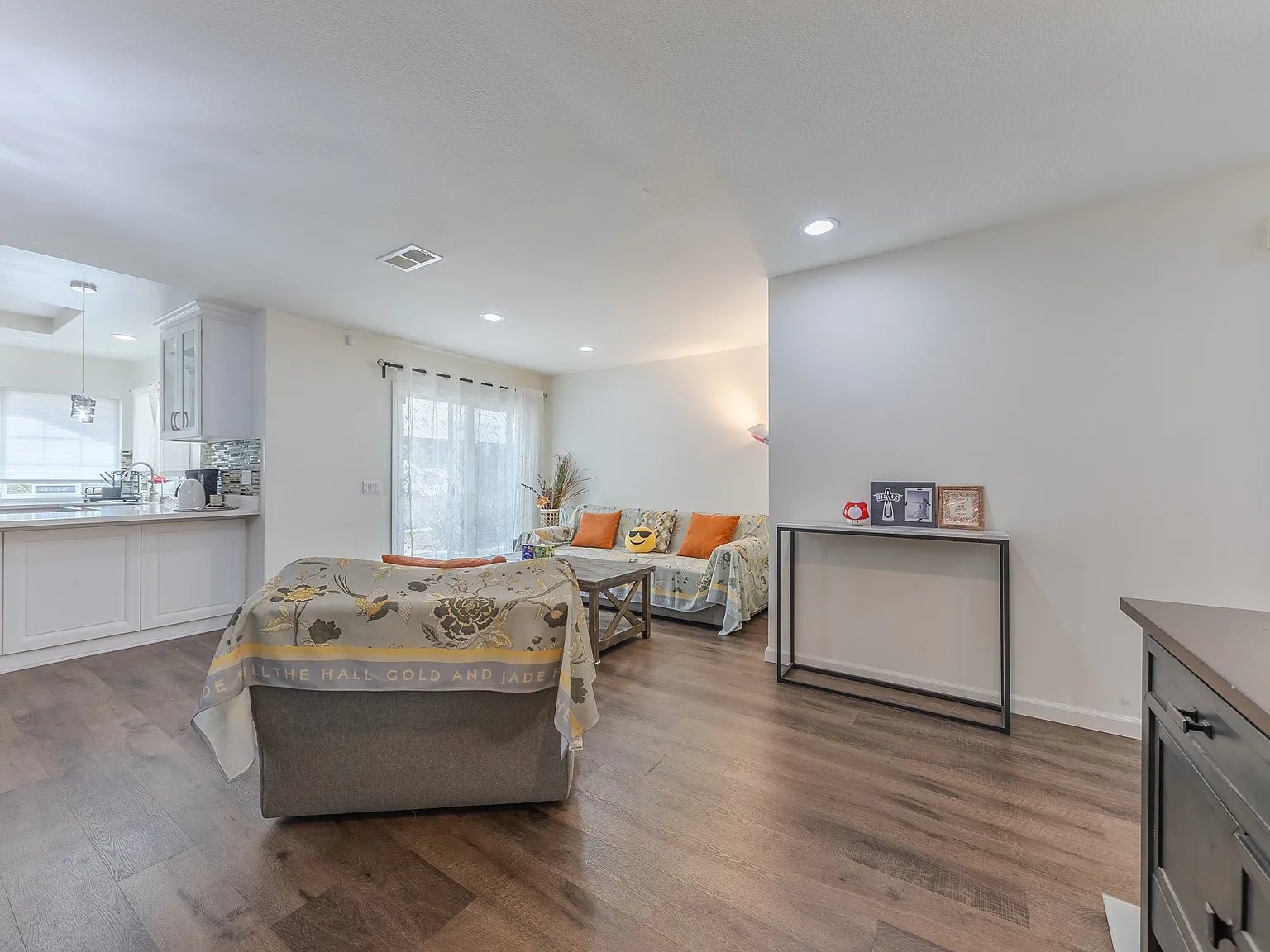 3 bed, 1605 sqft, $7,500 — Photo 4