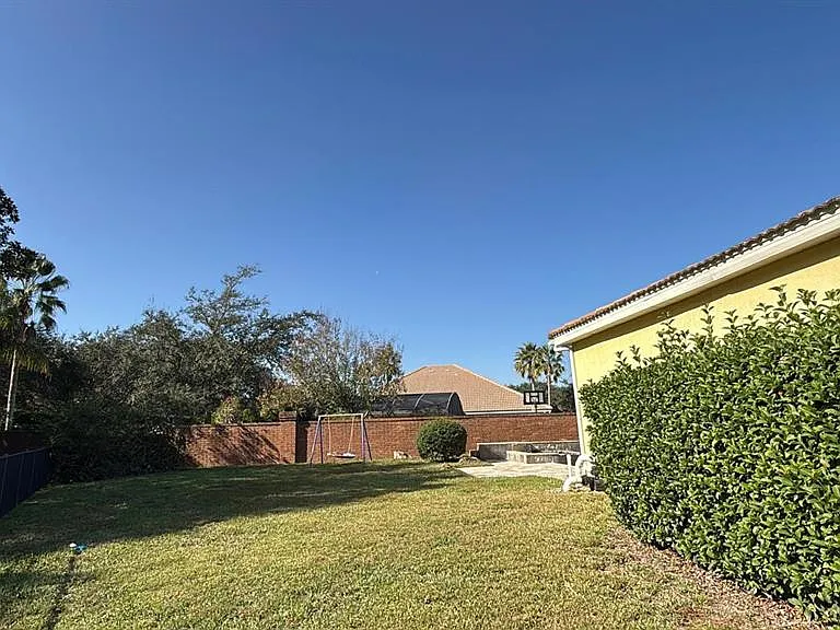 1351 Glenwick Dr — Photo 3