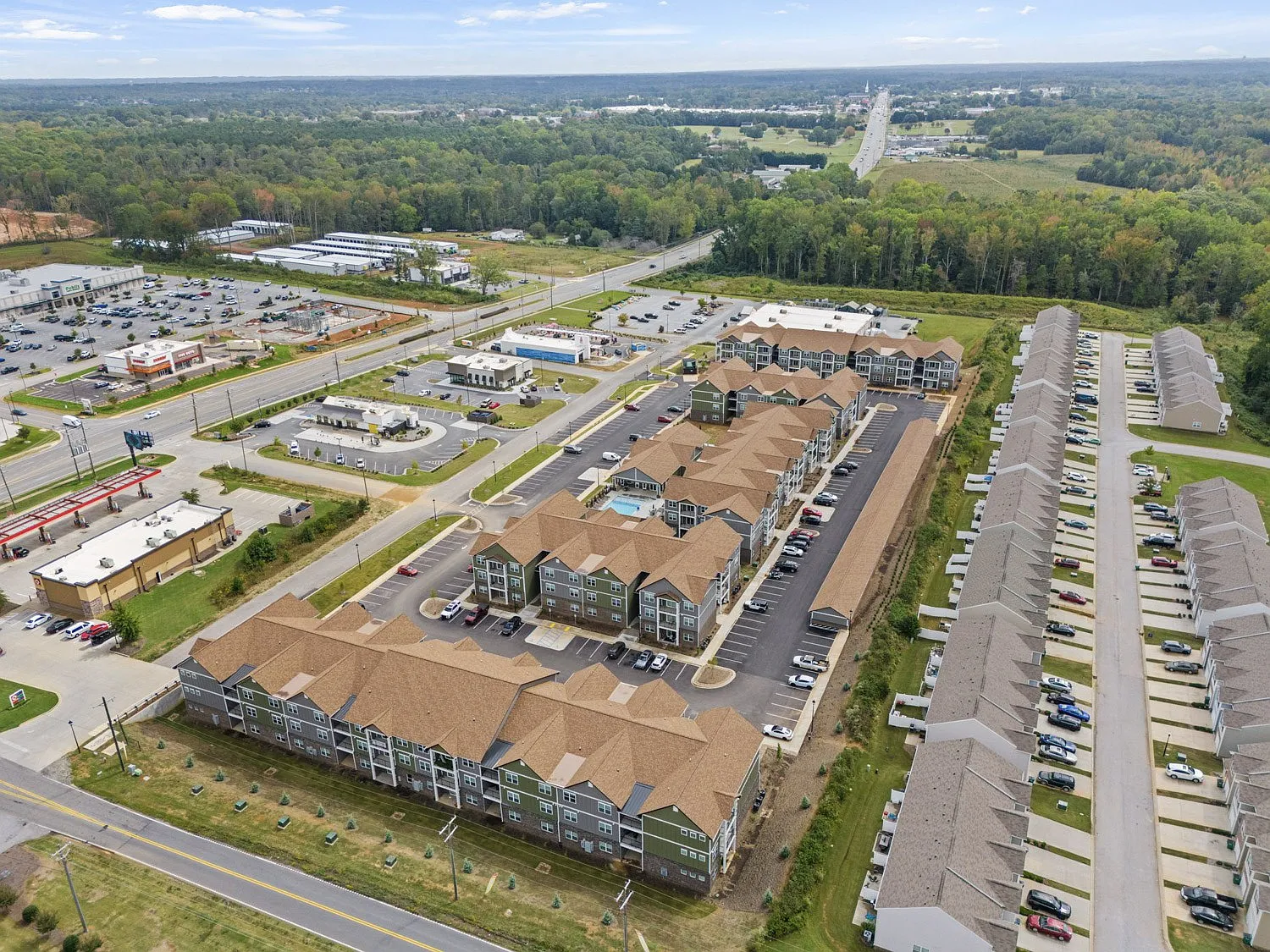 The Grande at Geyser Falls Luxury Apartments — Photo 4