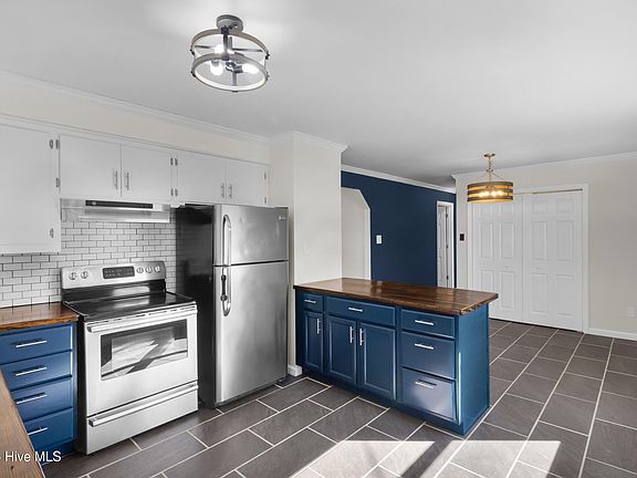 3rd image of 2135 Spring Garden Road