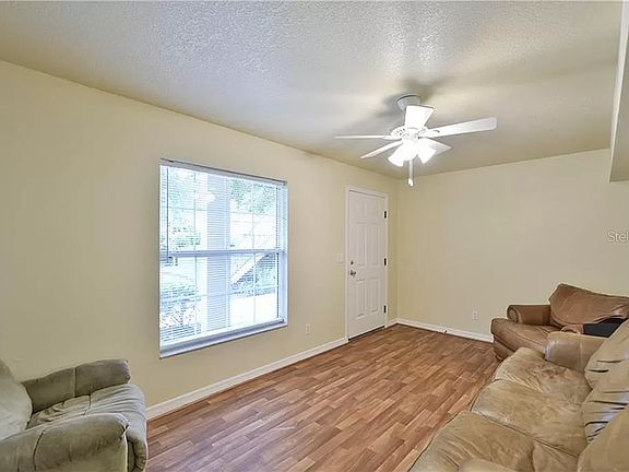 3rd image of 415 NE 28th Ave #202
