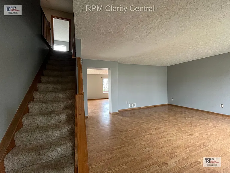 7693 Brunfield Dr — Photo 2