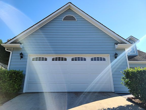 3rd image of 106 Sagamore Ln