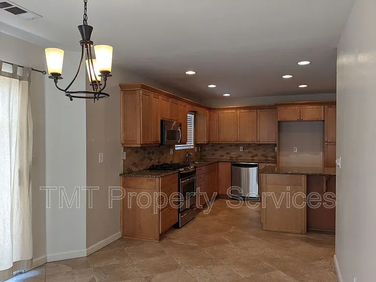 2537 Brunswick Dr — Photo 2