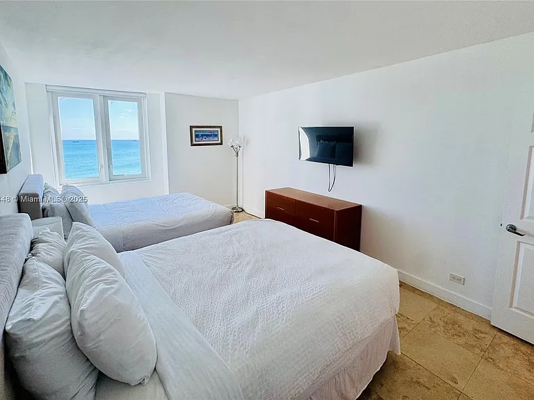 2301 Collins Ave #1525 — Photo 4