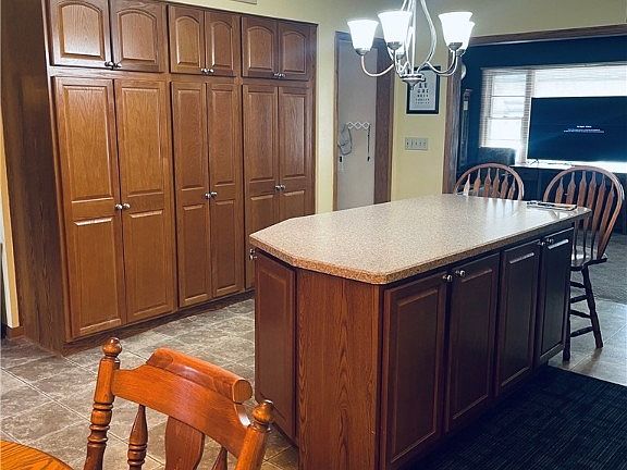 3rd image of 3336 N Wendover Cir