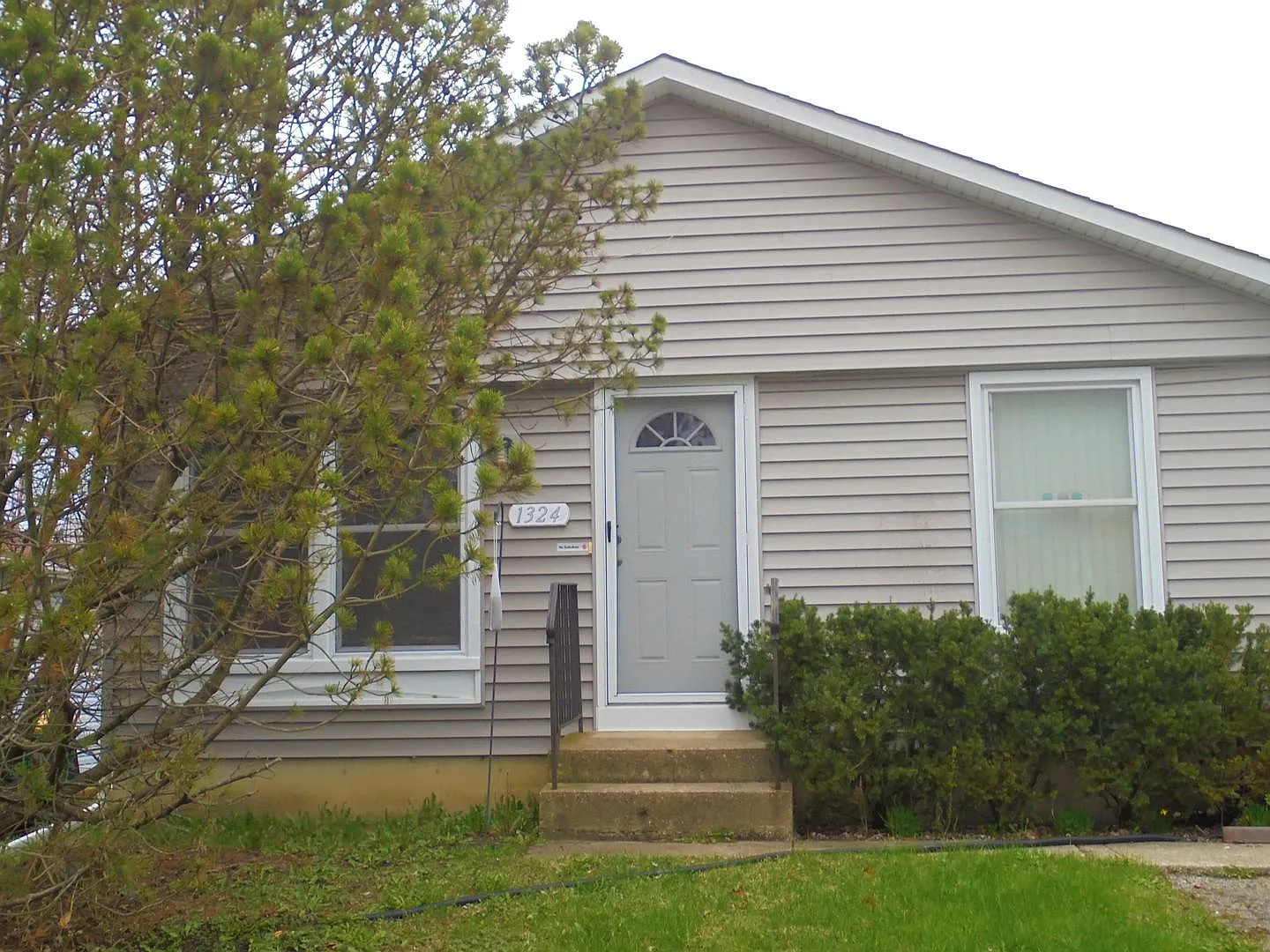 1324 Kenmore Ave photo 1
