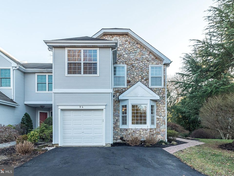 1st image of 94 Yorkshire Dr