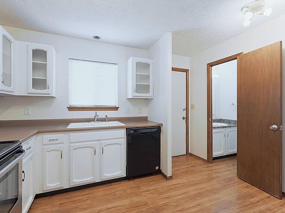 4th image of 4715 Goldenrod Ln
