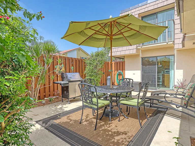 131 Ocean Cove Dr — Photo 2