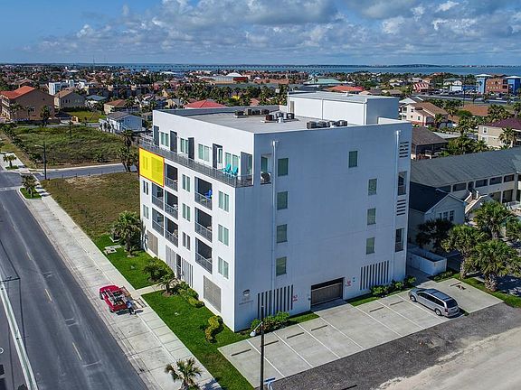 3rd image of 133 E Lantana St