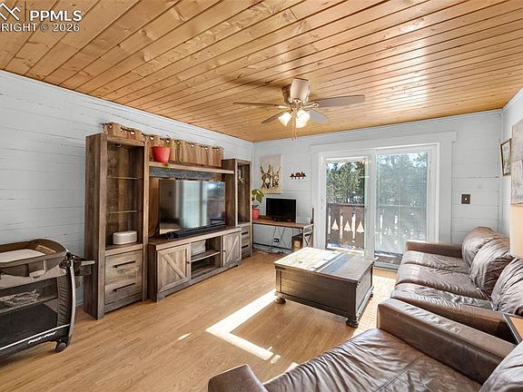 3rd image of 1276 Pinewood Rd