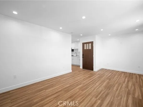 16036 Liggett St, North Hills, CA 91343