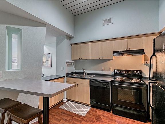 2nd image of 2410 W Azeele St Unit 218