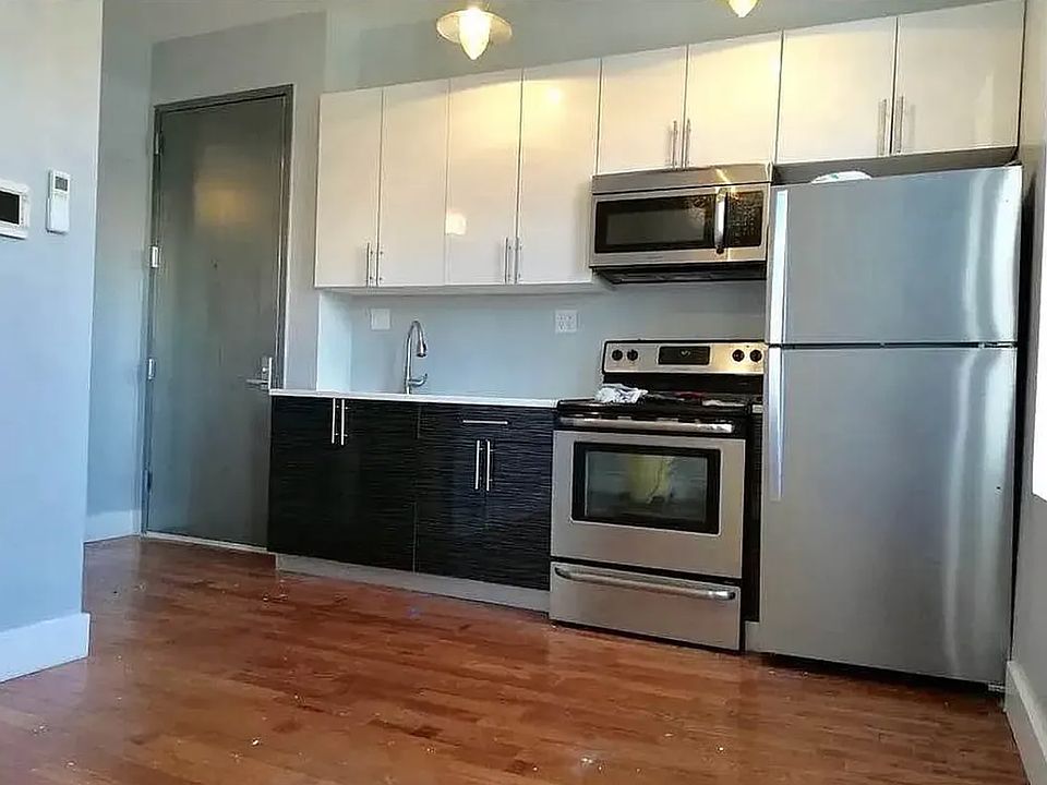 2nd image of 2372 Pacific St #2