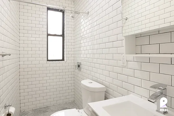 Rented by REZI | media 31