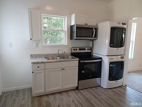 4th image of 1524 Jackson Ave