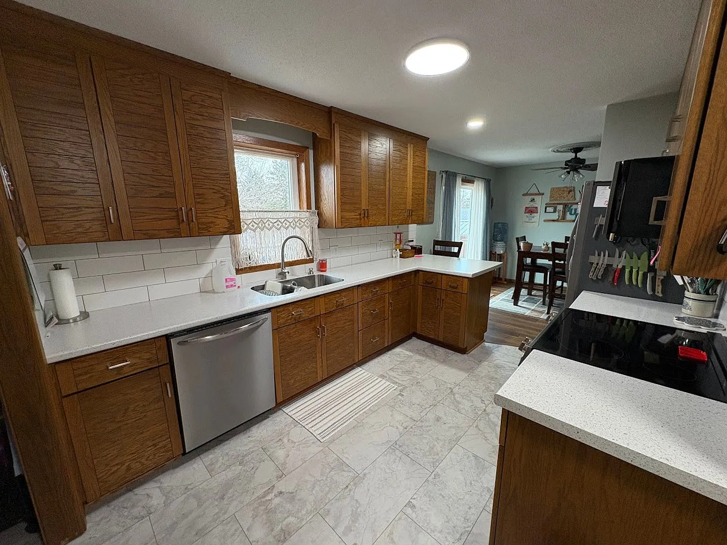Fully Furnished 3 Bed 2 Bath! — Photo 3