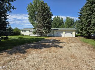 408 5th St NW, Bowman, ND 58623