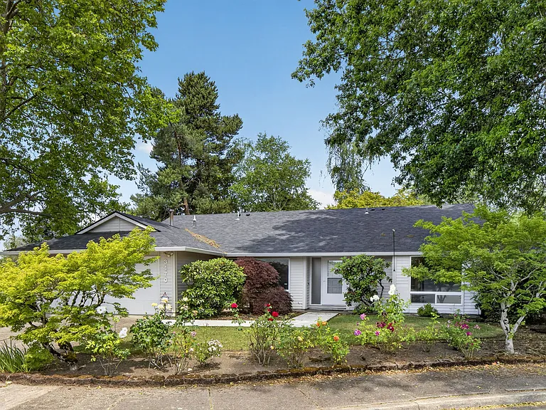 3470 NW Park View Dr — Photo 1