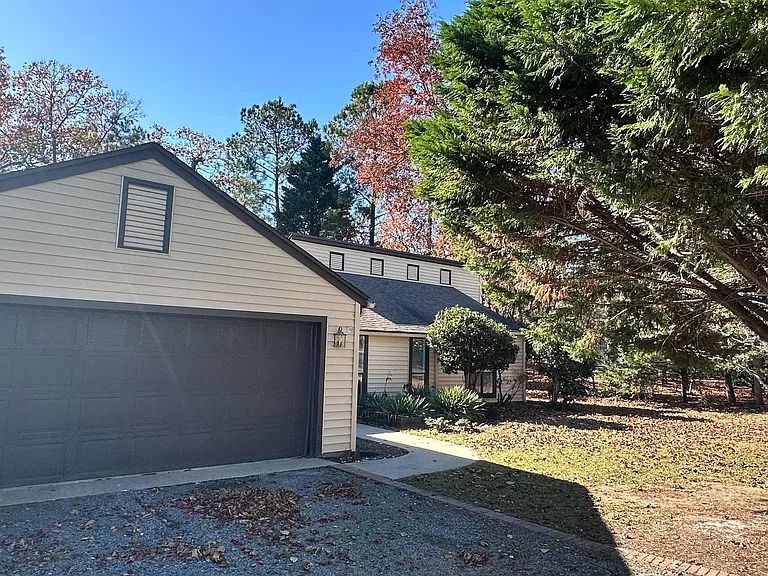 580 Burning Tree Rd — Photo 2
