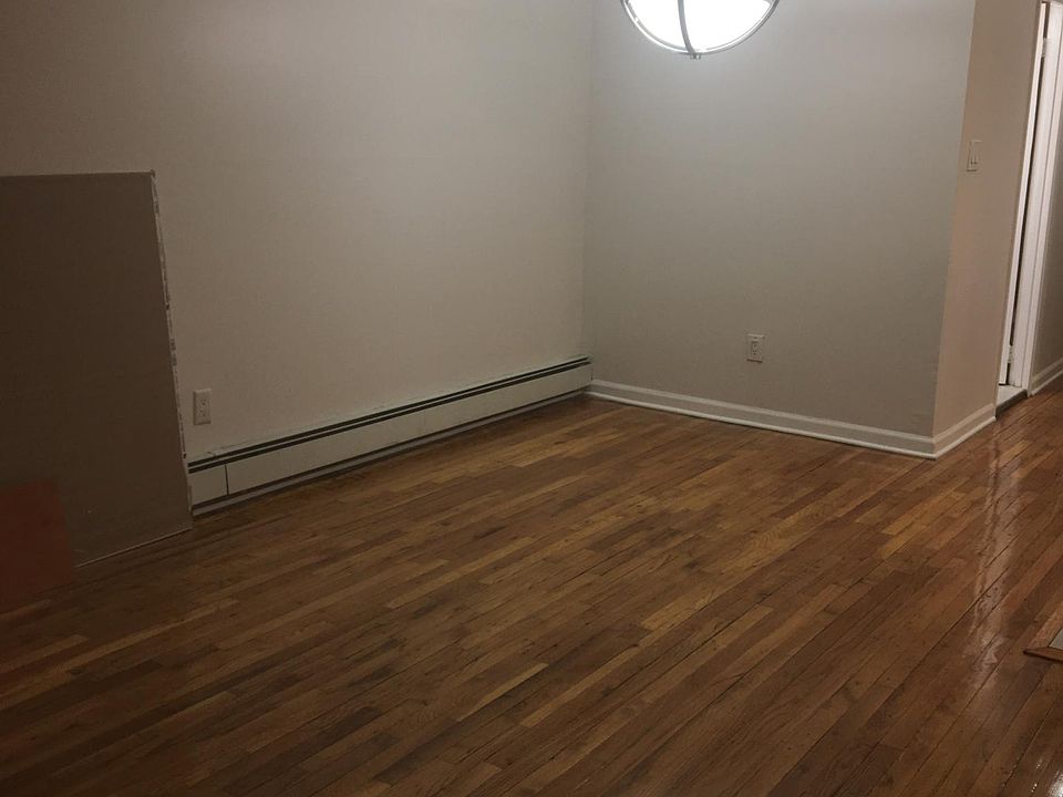 1st image of 947 E 80th St