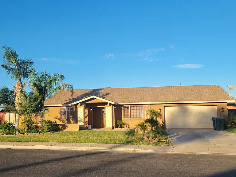 2639 S 31st Dr — Photo 1
