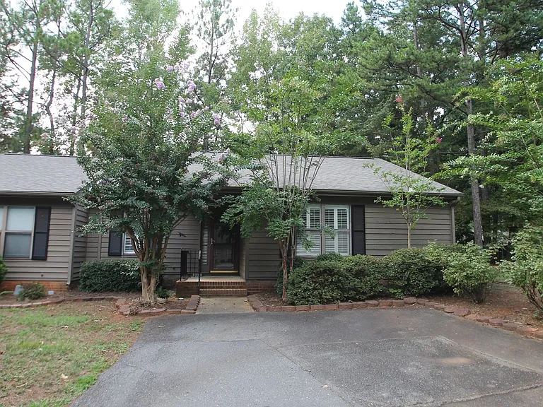 806 Beech Dr — Photo 1