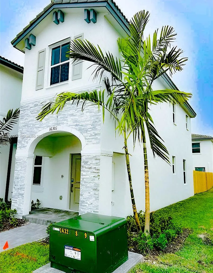 3 bed, 1600 sqft, $2,500 — Photo 1
