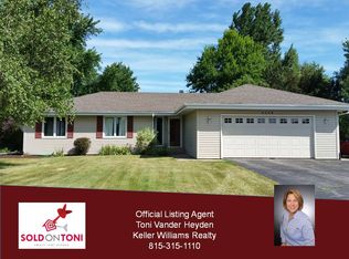 6348 White Dove Rd, Roscoe, IL 61073