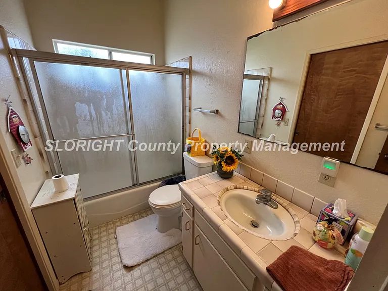1887 Pine Ave — Photo 8