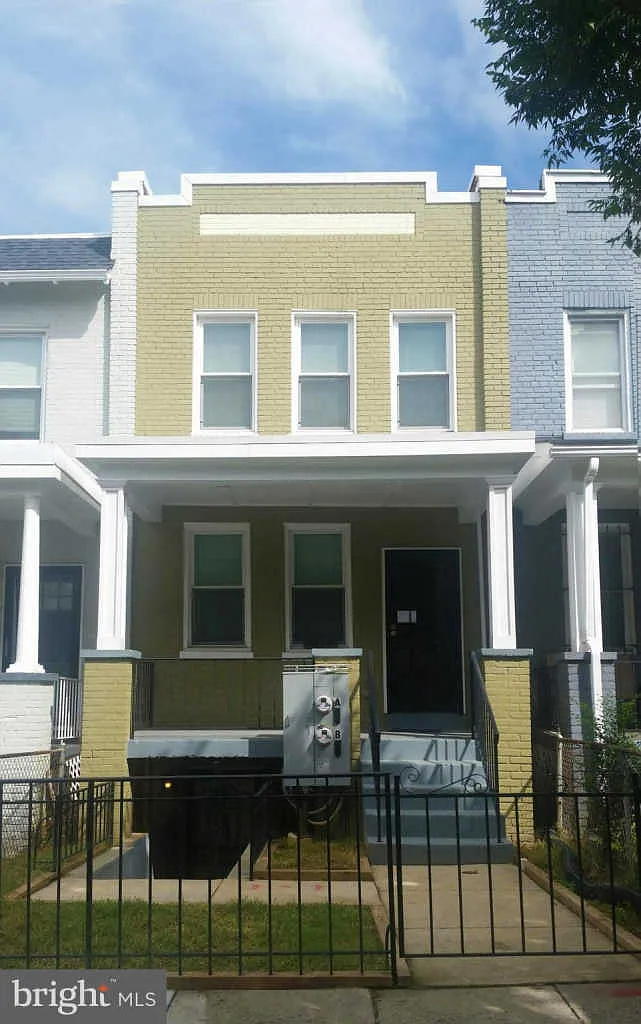 1922 Bennett Pl NE photo 1