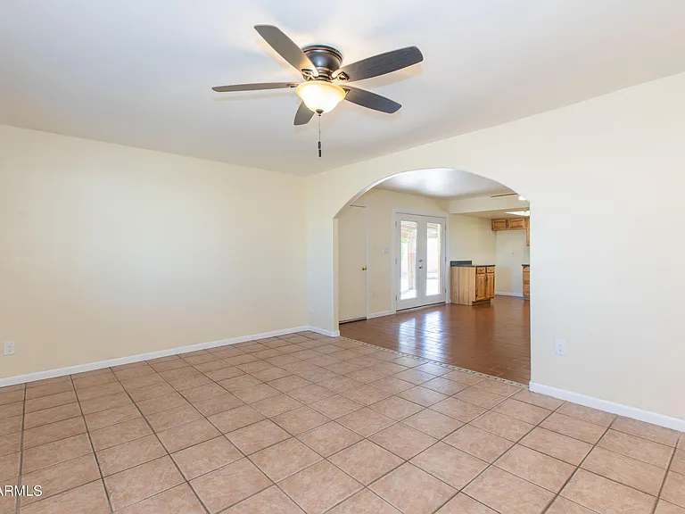 1813 E Ellis Dr — Photo 12