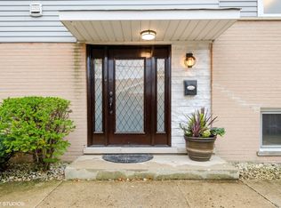 9206 Mango Ave, Morton Grove, IL 60053