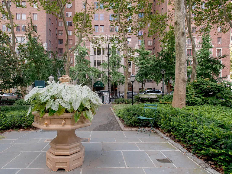 25 Tudor City Pl #809 — Photo 20